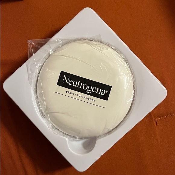 LED Touch Control Compact Mirror - Picture 5 of 6